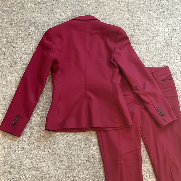 Express women’s suit

Bundle for Extra discount!!! - Picture 3 of 6